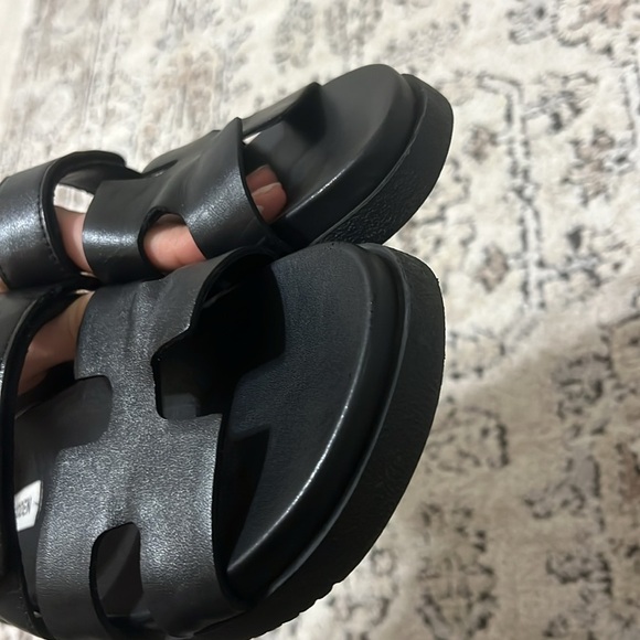 Steve Madden Black Leather Sandal - Picture 4 of 12